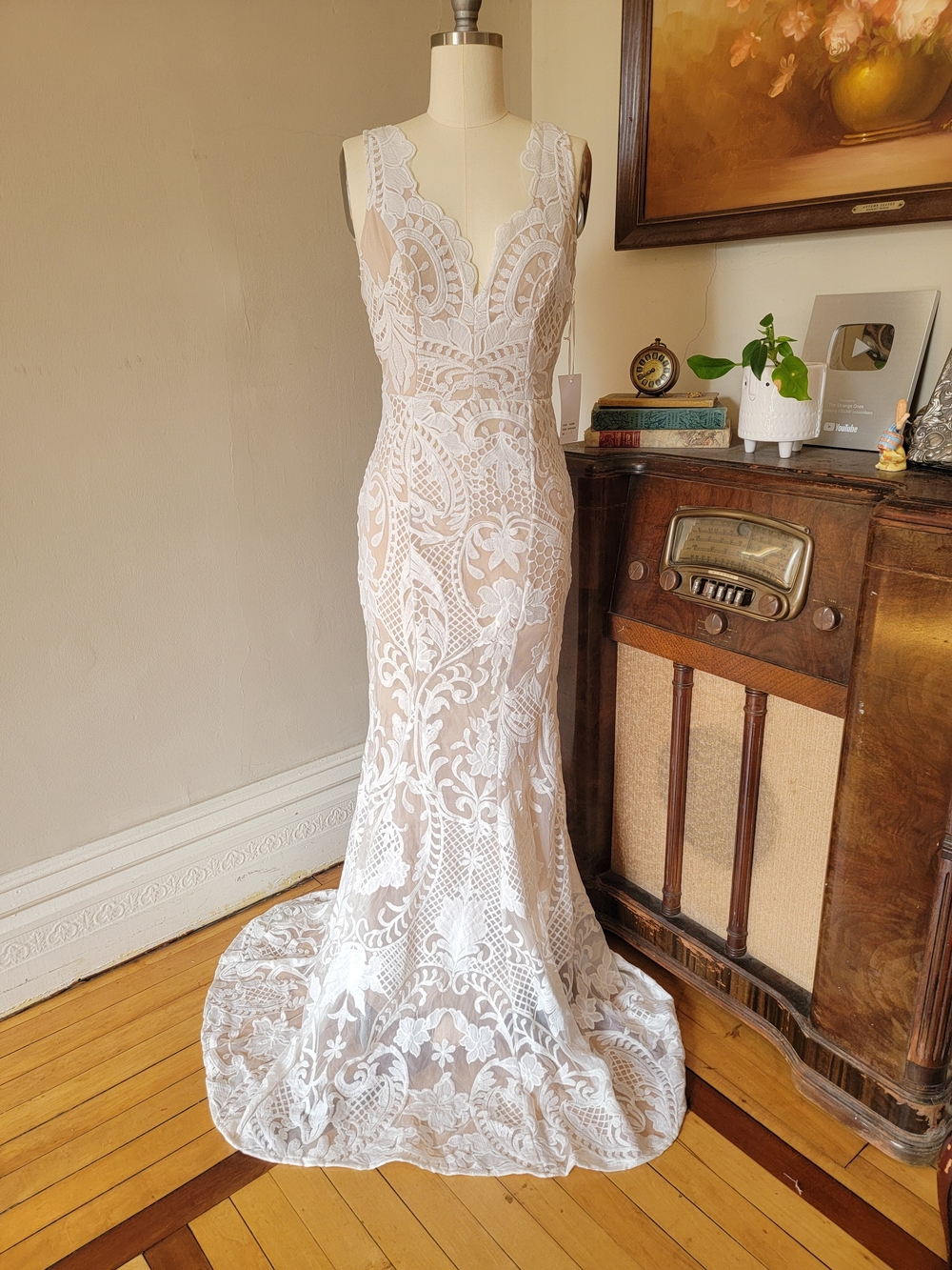 LOVELY White Stretch Lace Mermaid Gown Roosevelt Dress NWT Small